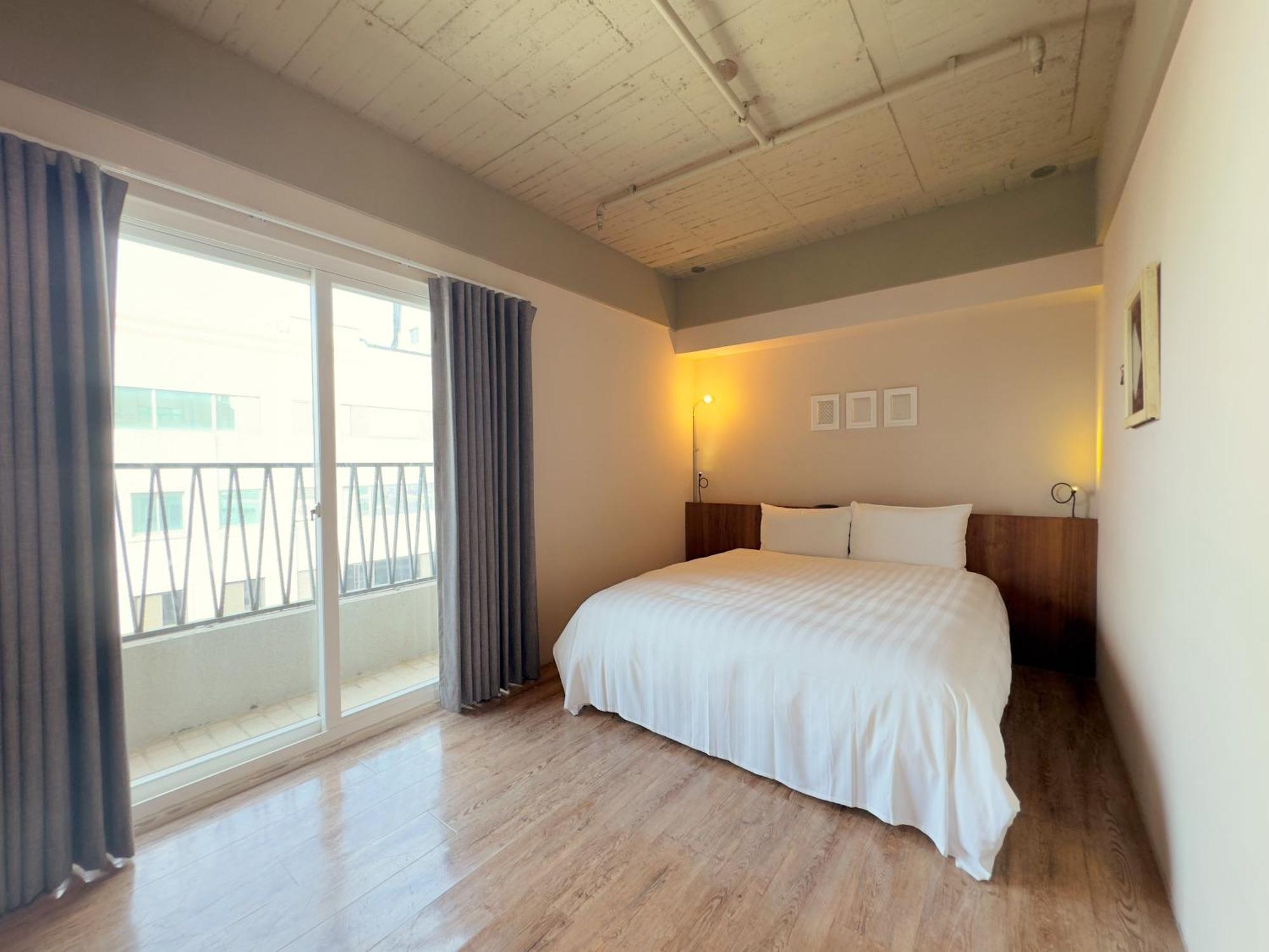 Roaders Hotel Tainan Chengda Exteriör bild