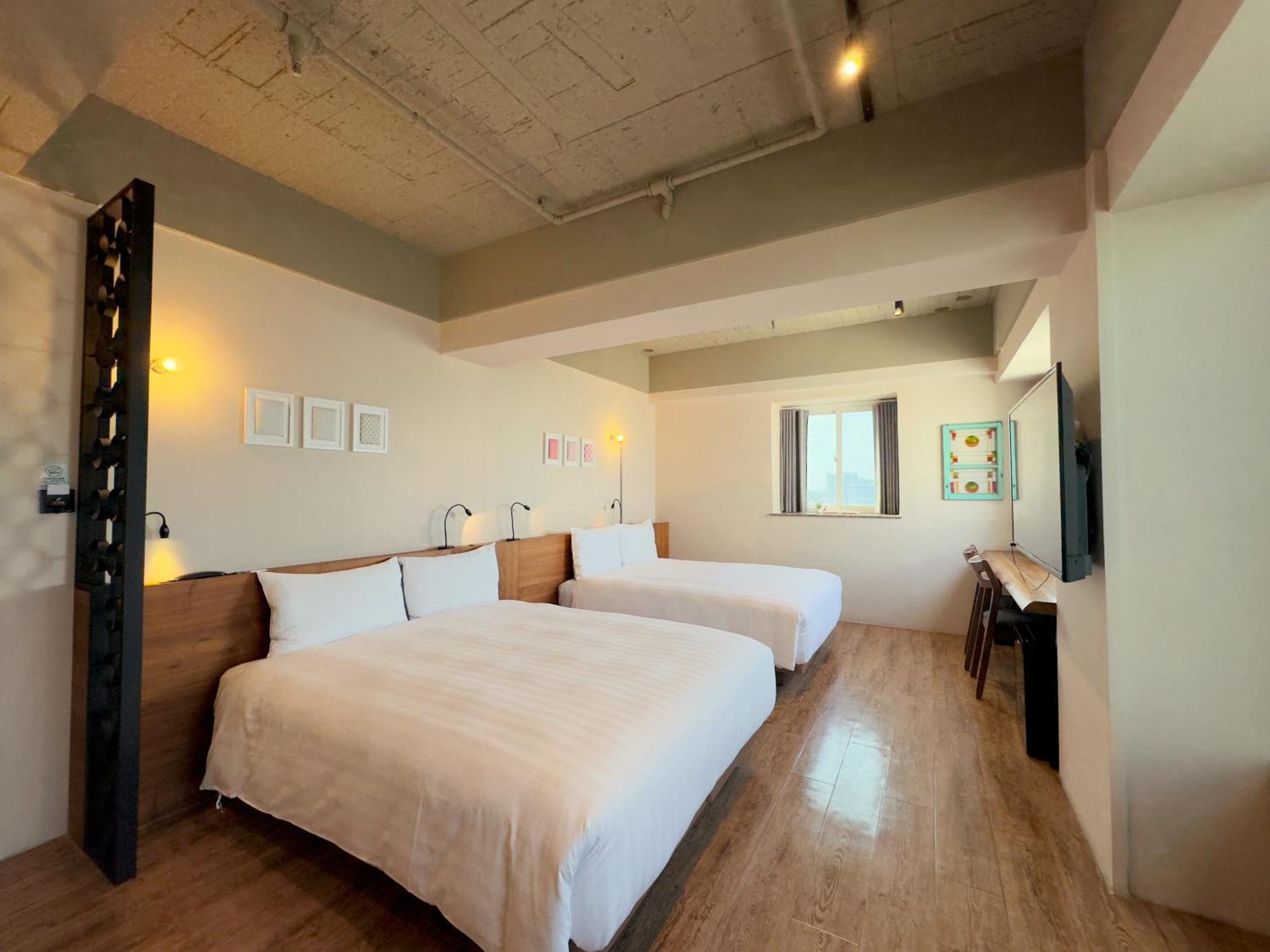 Roaders Hotel Tainan Chengda Exteriör bild