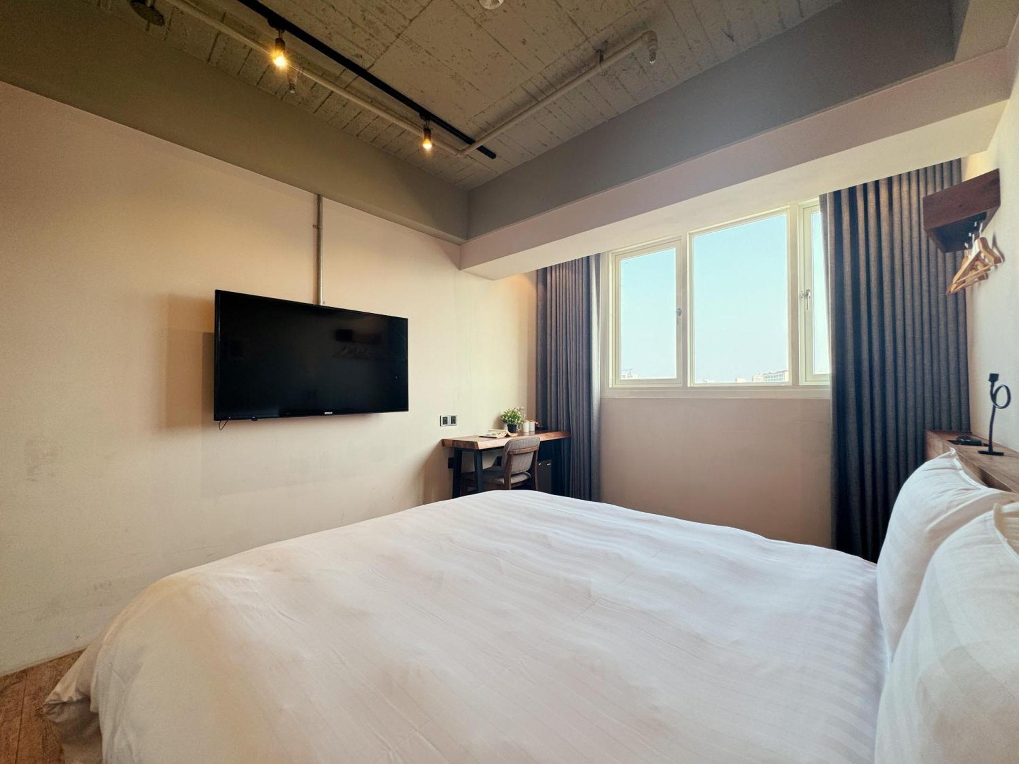 Roaders Hotel Tainan Chengda Rum bild