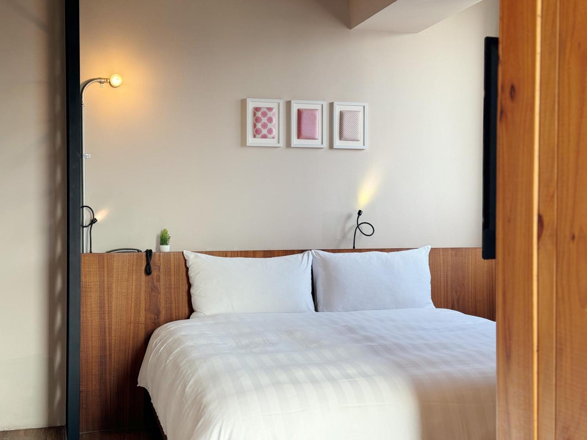 Roaders Hotel Tainan Chengda Rum bild