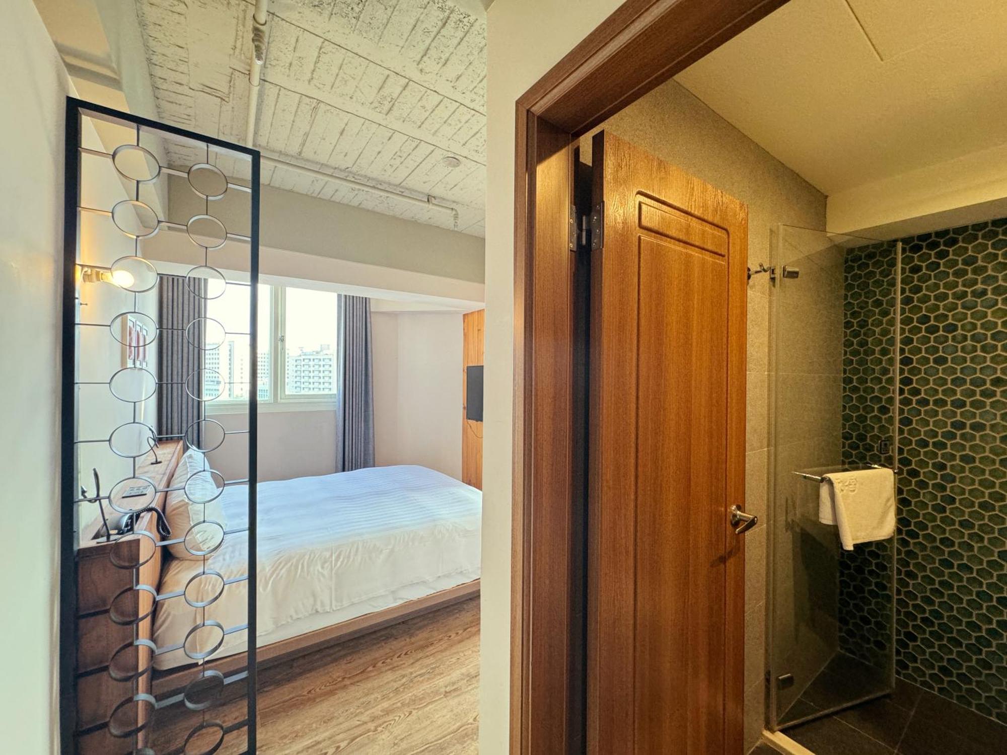 Roaders Hotel Tainan Chengda Rum bild