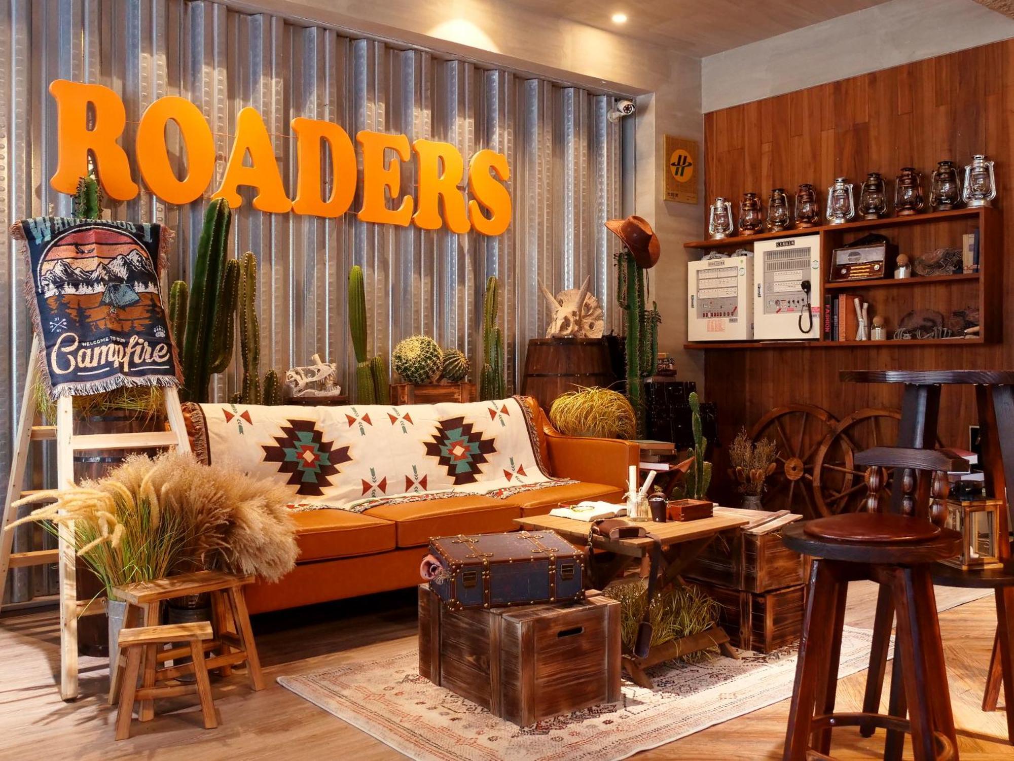 Roaders Hotel Tainan Chengda Exteriör bild